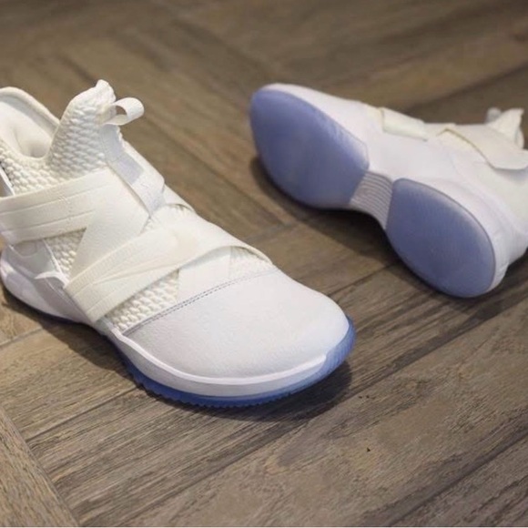 The Nike LeBron Soldier 12 - Picture 2 of 5